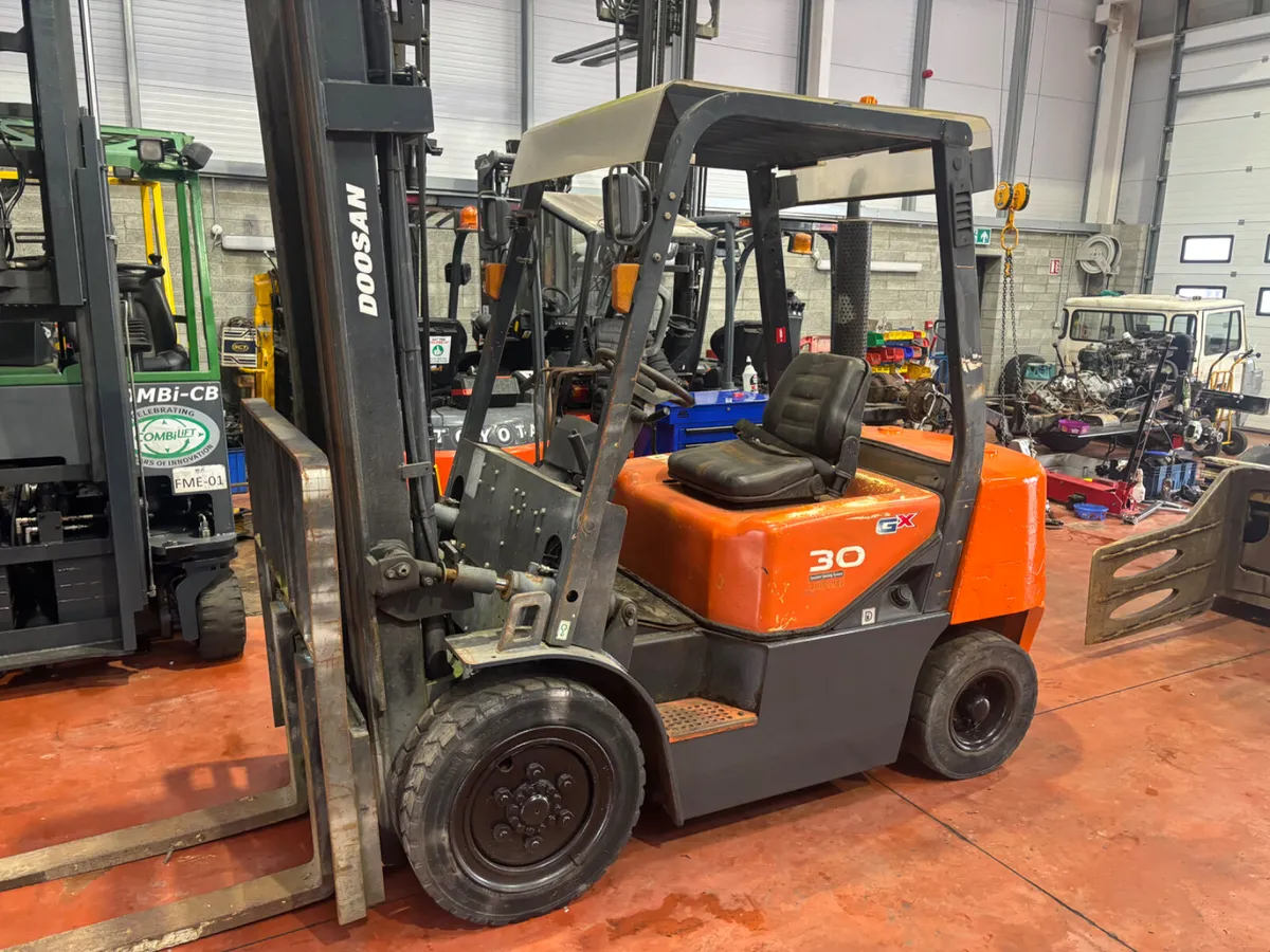 Doosan Forklifts - Image 3