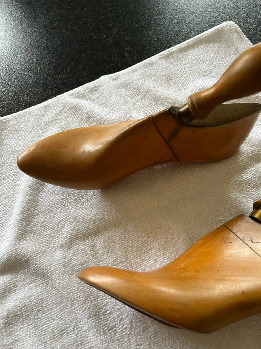 Wooden shoes last - Image 1