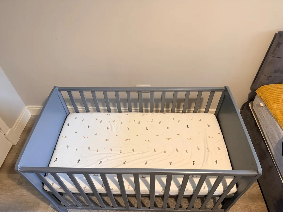 Baby cot, bed and bed cover - Image 2