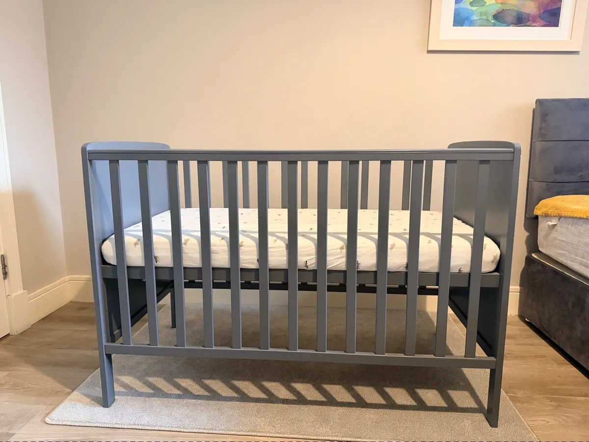 Baby cot, bed and bed cover - Image 3