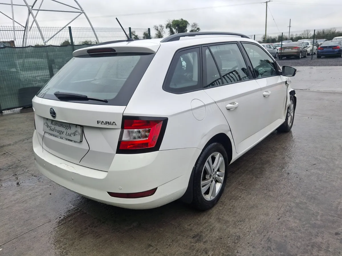 201 Skoda Fabia Ambition 1.0L Petrol - Image 4