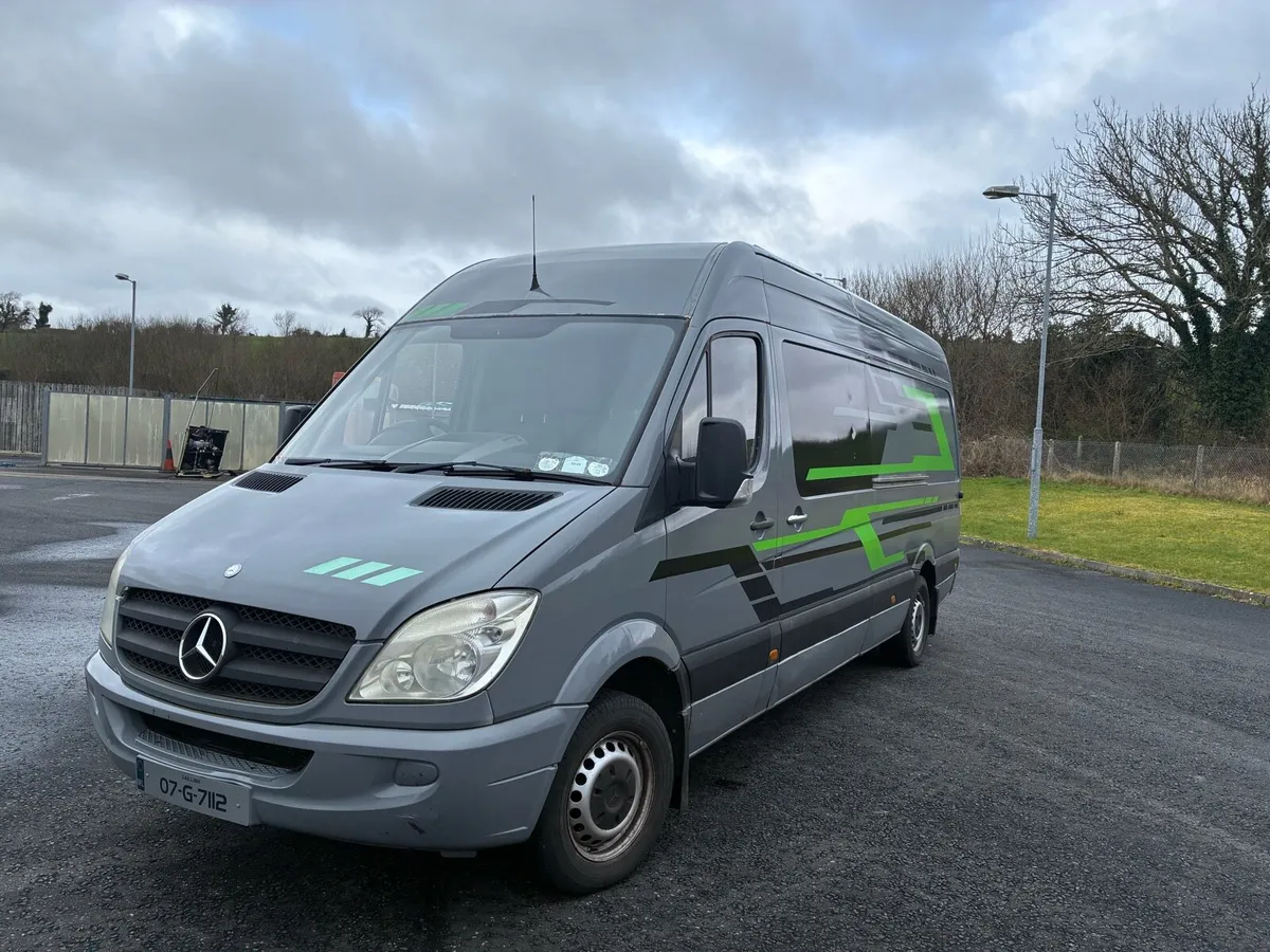 Mercedes sprinter race van - Image 2