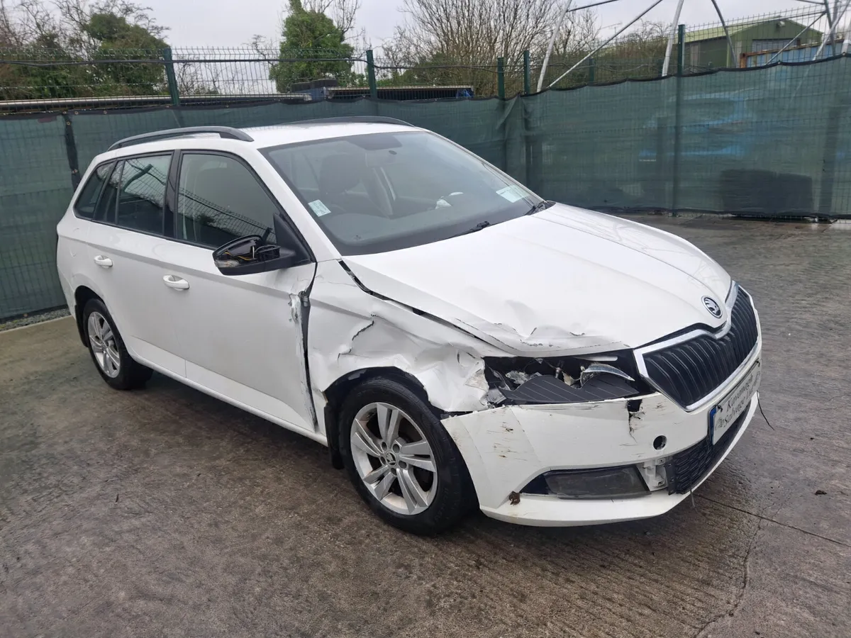 201 Skoda Fabia Ambition 1.0L Petrol - Image 1