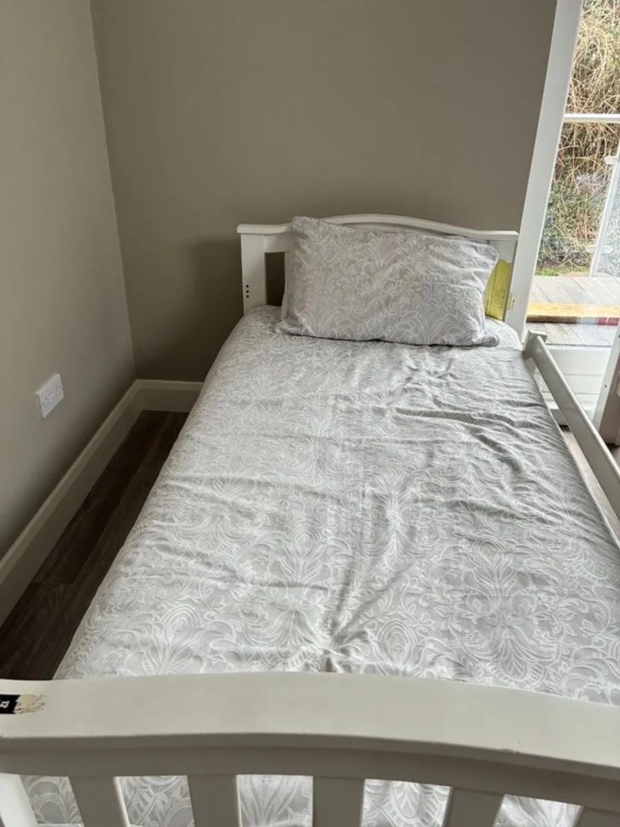 2 single white wooden beds - Image 3
