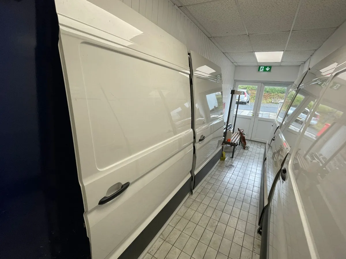 2017-2024 VW CRAFTER / MAN TGE PASSENGER SIDE DOOR - Image 1