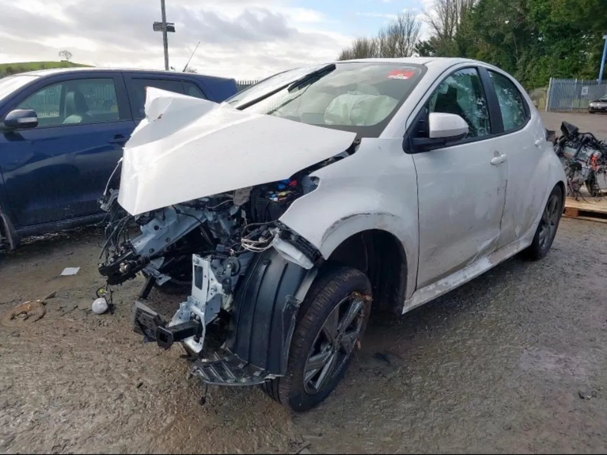 breaking 2025 Toyota Yaris 1.5 Auto