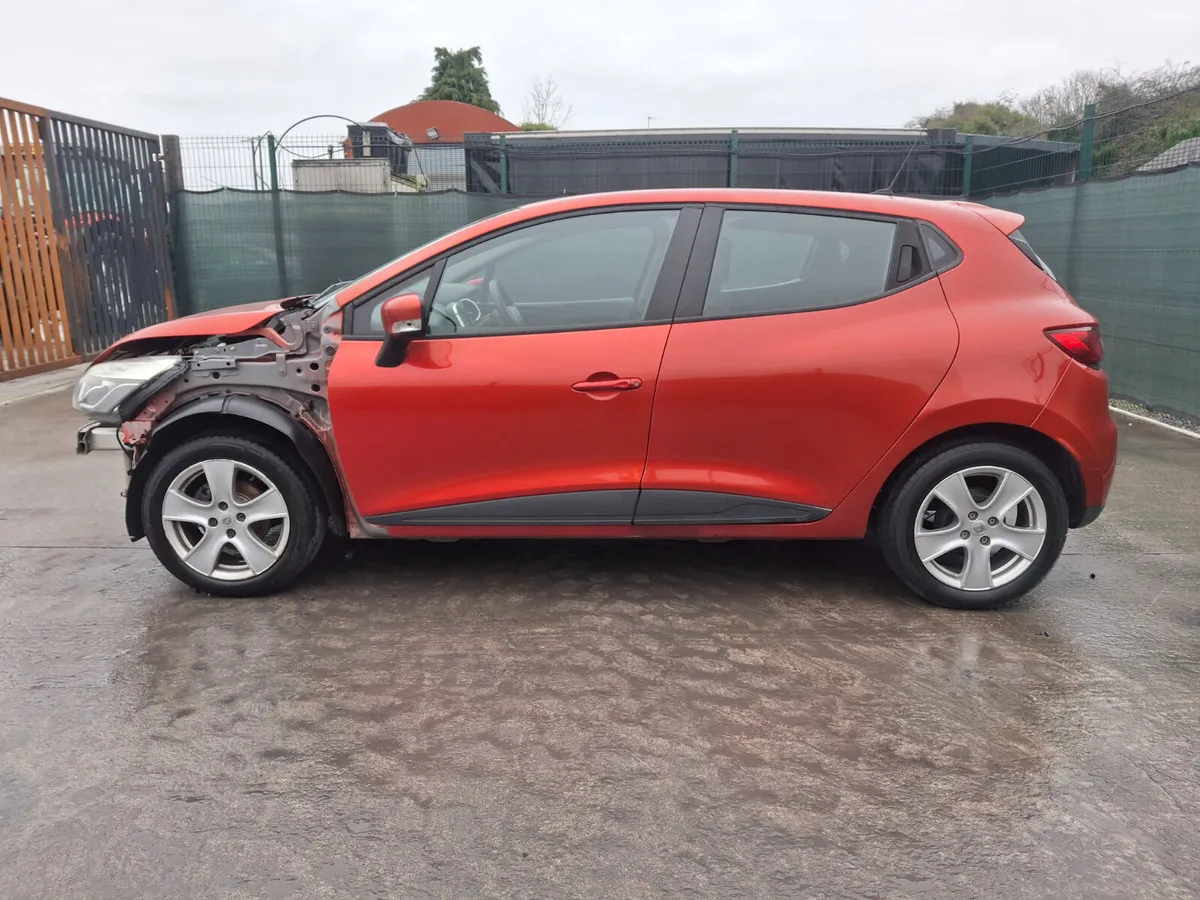 142 Renault Clio Dynamic 1.2 Petrol - Image 4