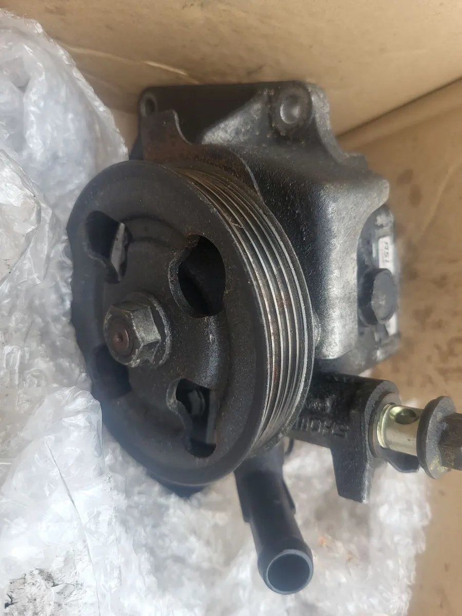 Subaru Outback 08  power steering pump - Image 1