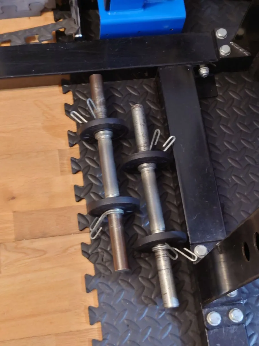 Half Rack with spotters and bench with attachments - Image 2