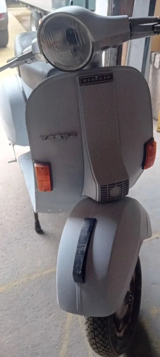 VESPA P125X rolling frame - Image 1