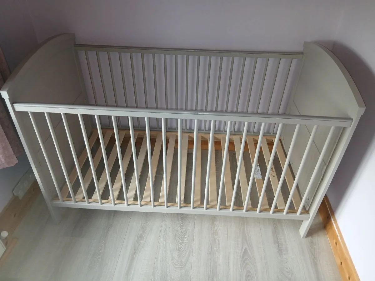 Cot - Image 1