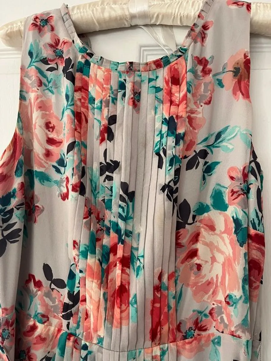 Ladies Elegant silk dresses - Image 4