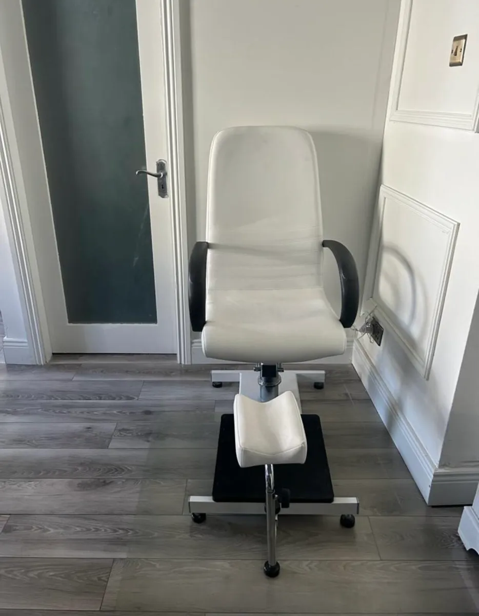 Pedicure chair and Treatment couch - Image 2