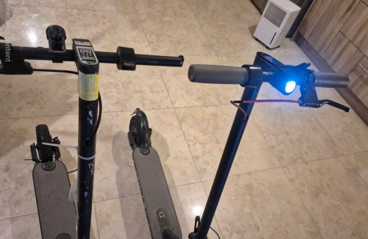 JOB LOT OF 2 ELECTRICAL SCOOTERS PARTS ARE REPAIR - Image 2