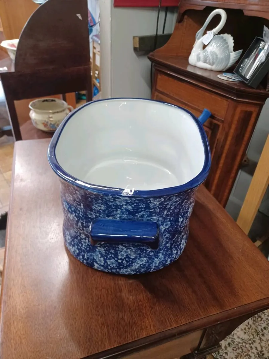 Large foot bowl or flower pot - Image 1