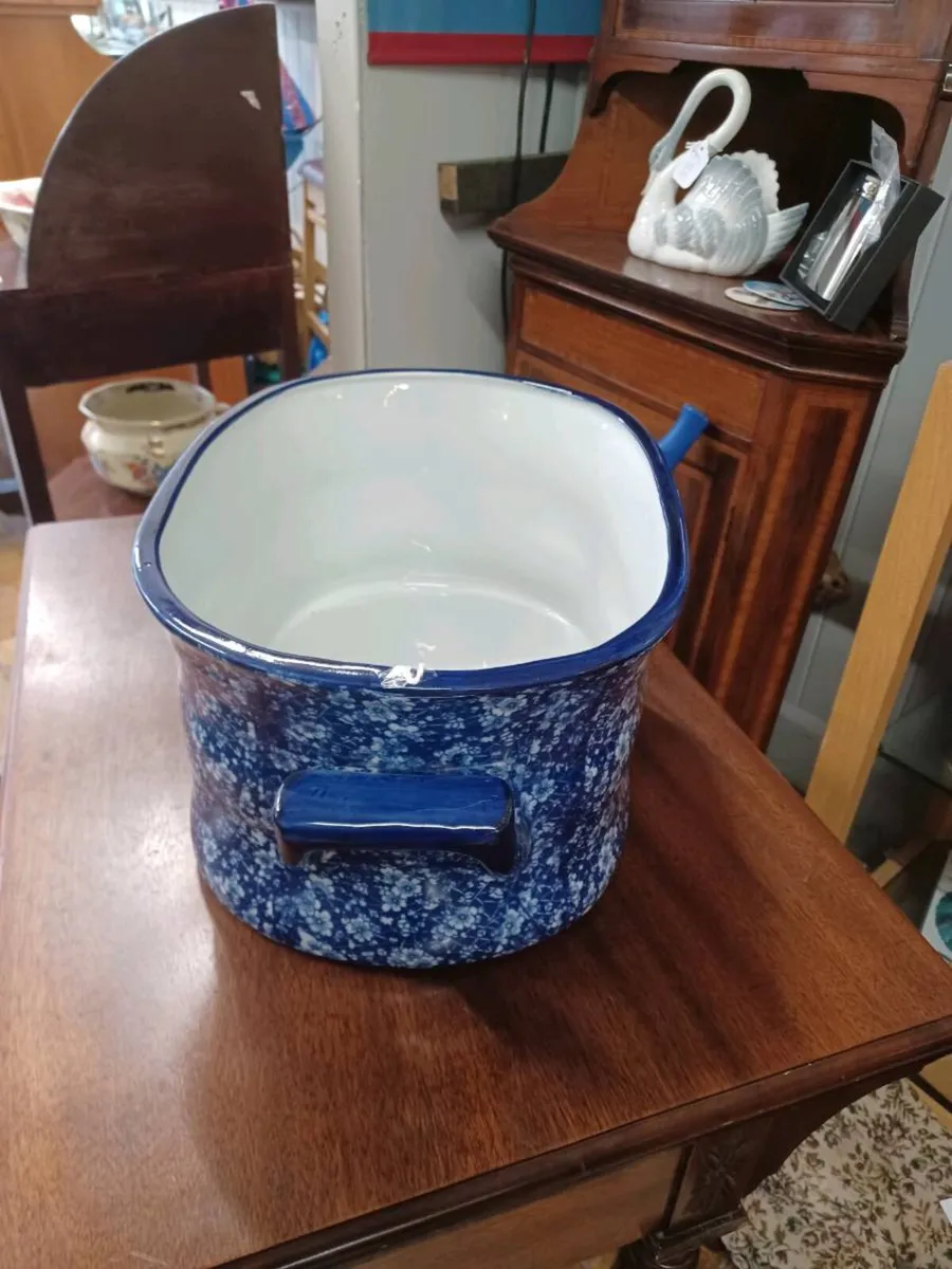 Large foot bowl or flower pot - Image 3