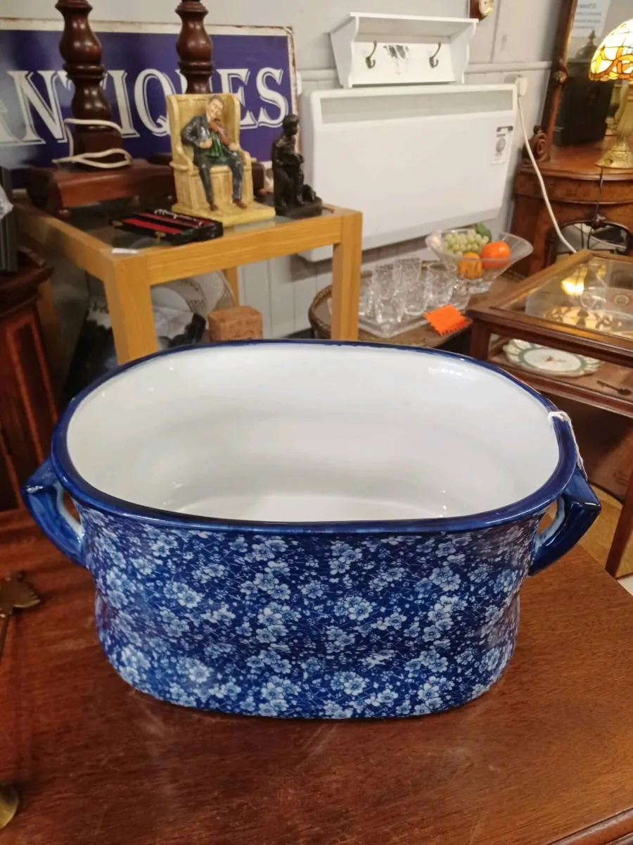 Large foot bowl or flower pot - Image 4