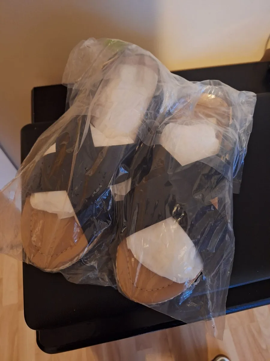 NEW Brave Soul Sandals size 6 - Image 1