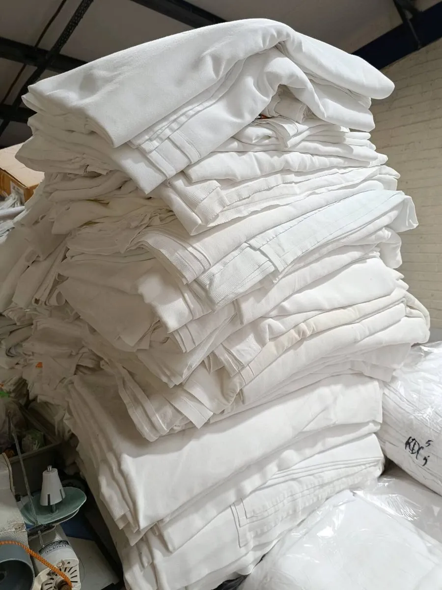 Bed sheets duvet covers pillow cases slightly dama - Image 1