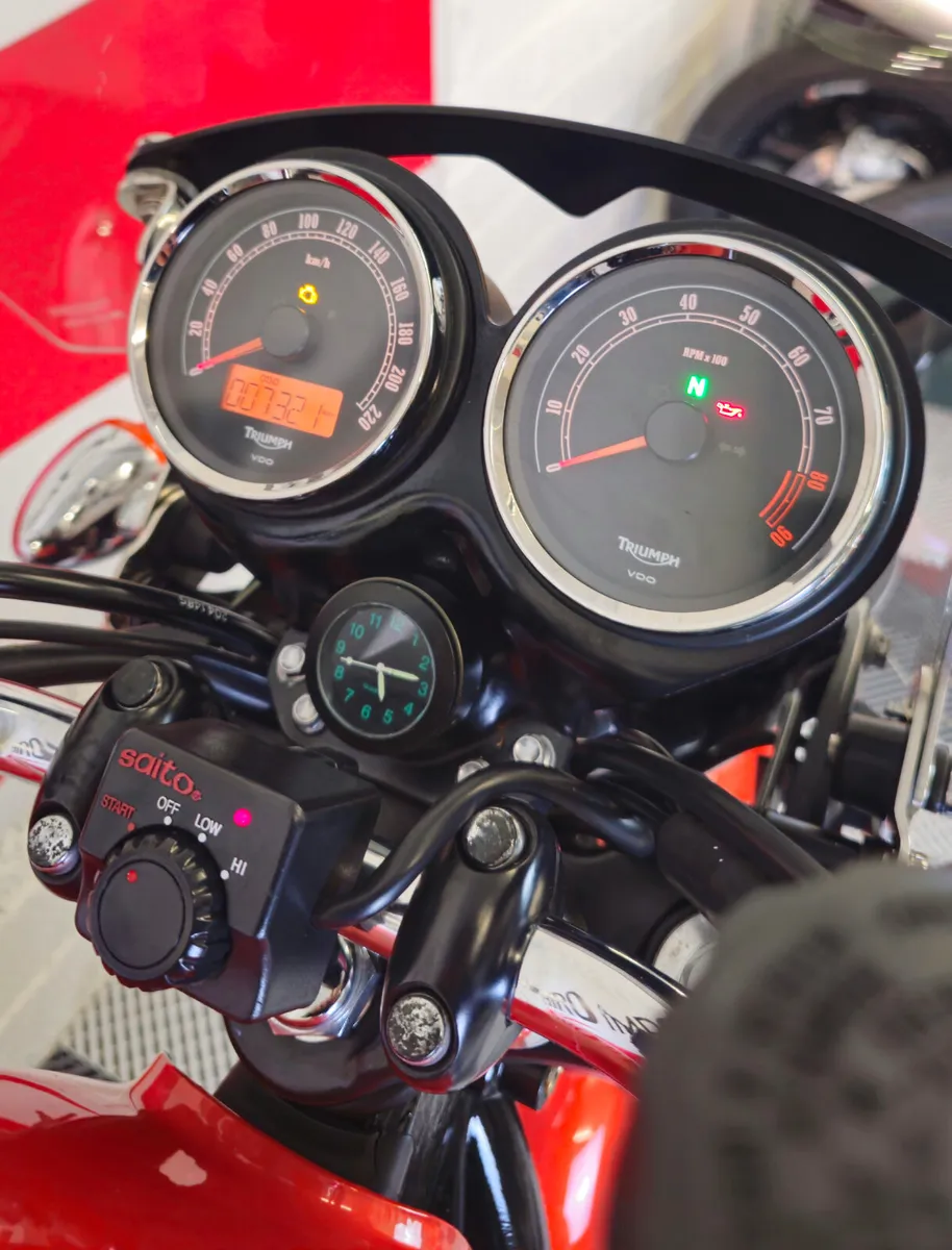 2012 Triumph Bonneville SE 865cc - Image 4