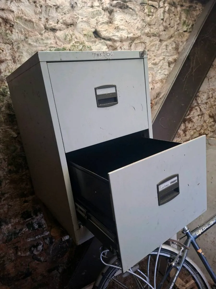Filling cabinet - Image 1