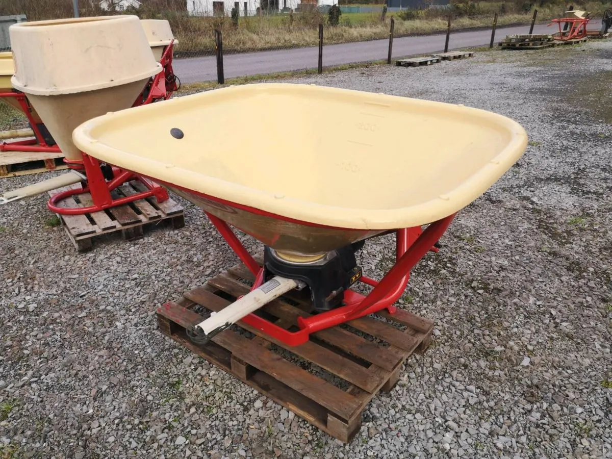 Vicon Fertiliser Spreaders - Image 2