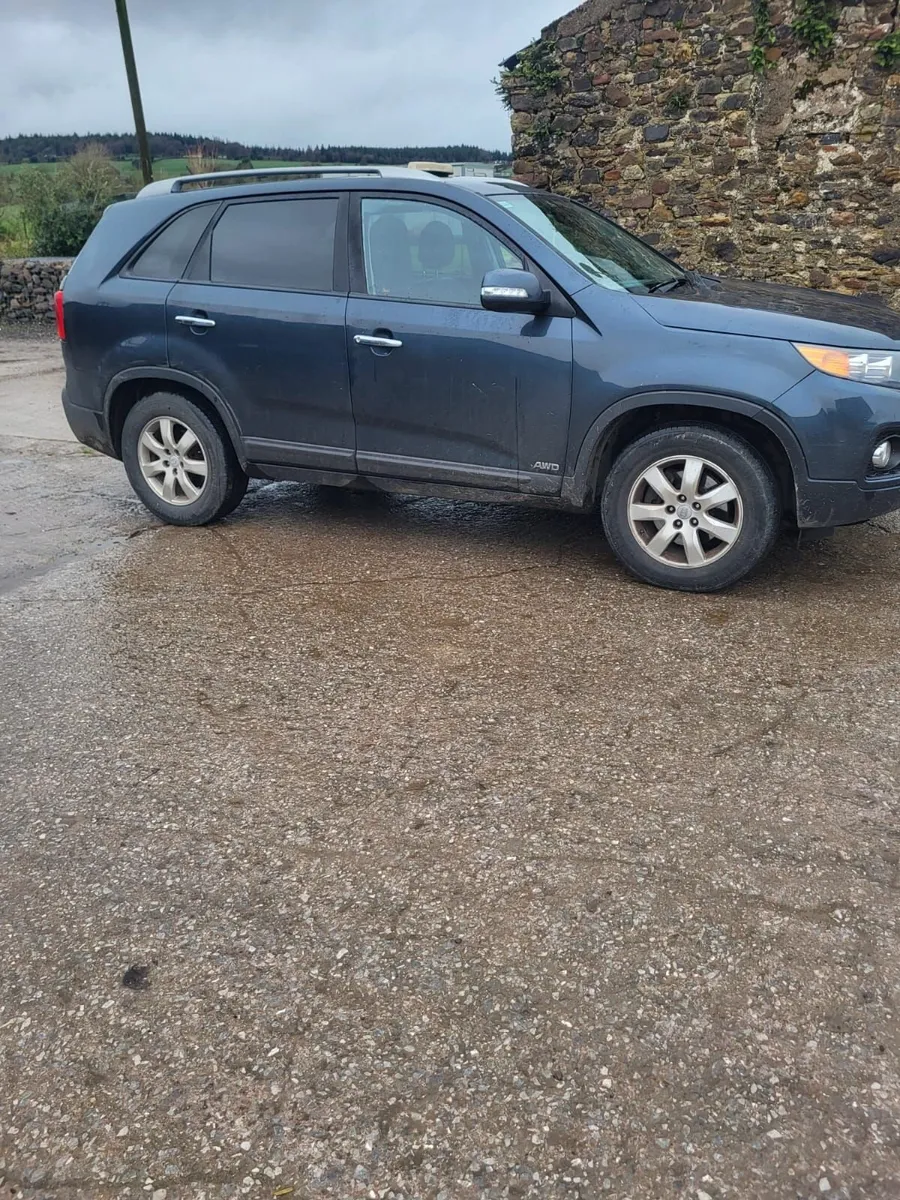 Kia Sorento 2011 - Image 2