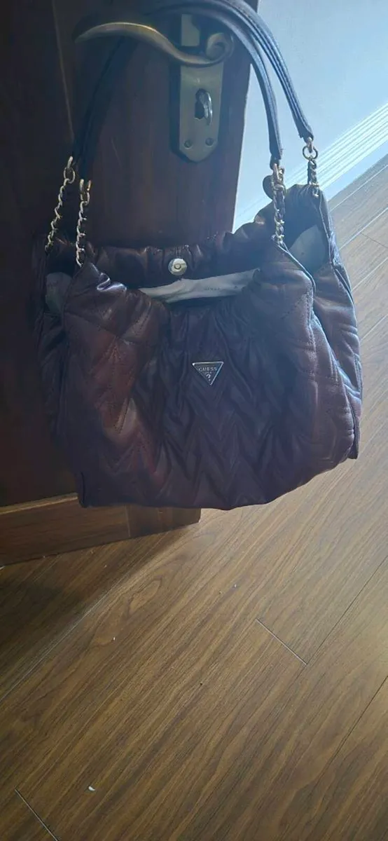 Wine guess handbag - Image 1
