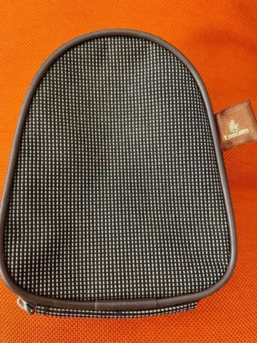 Emirates airline pouch - Image 2