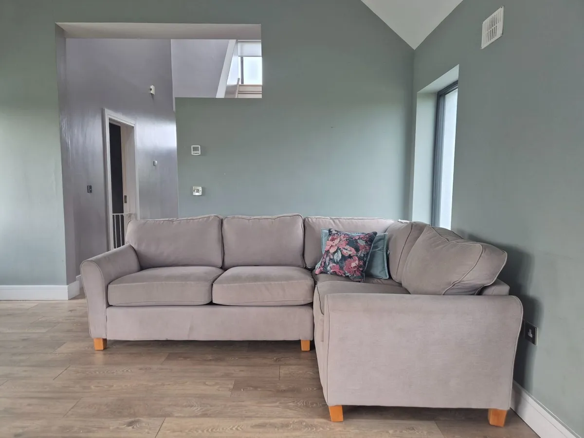 Corner Couch - Image 1