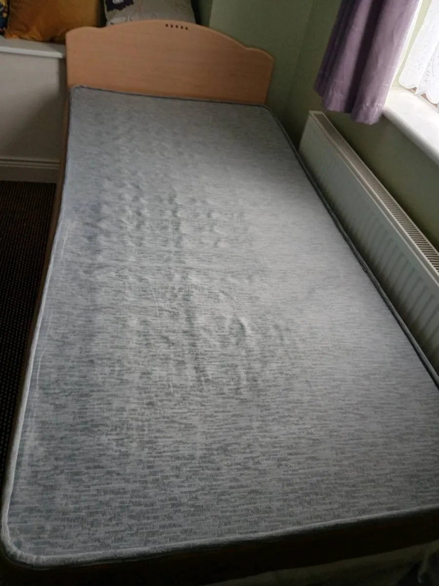 2 Single beds @ headboards - Image 4