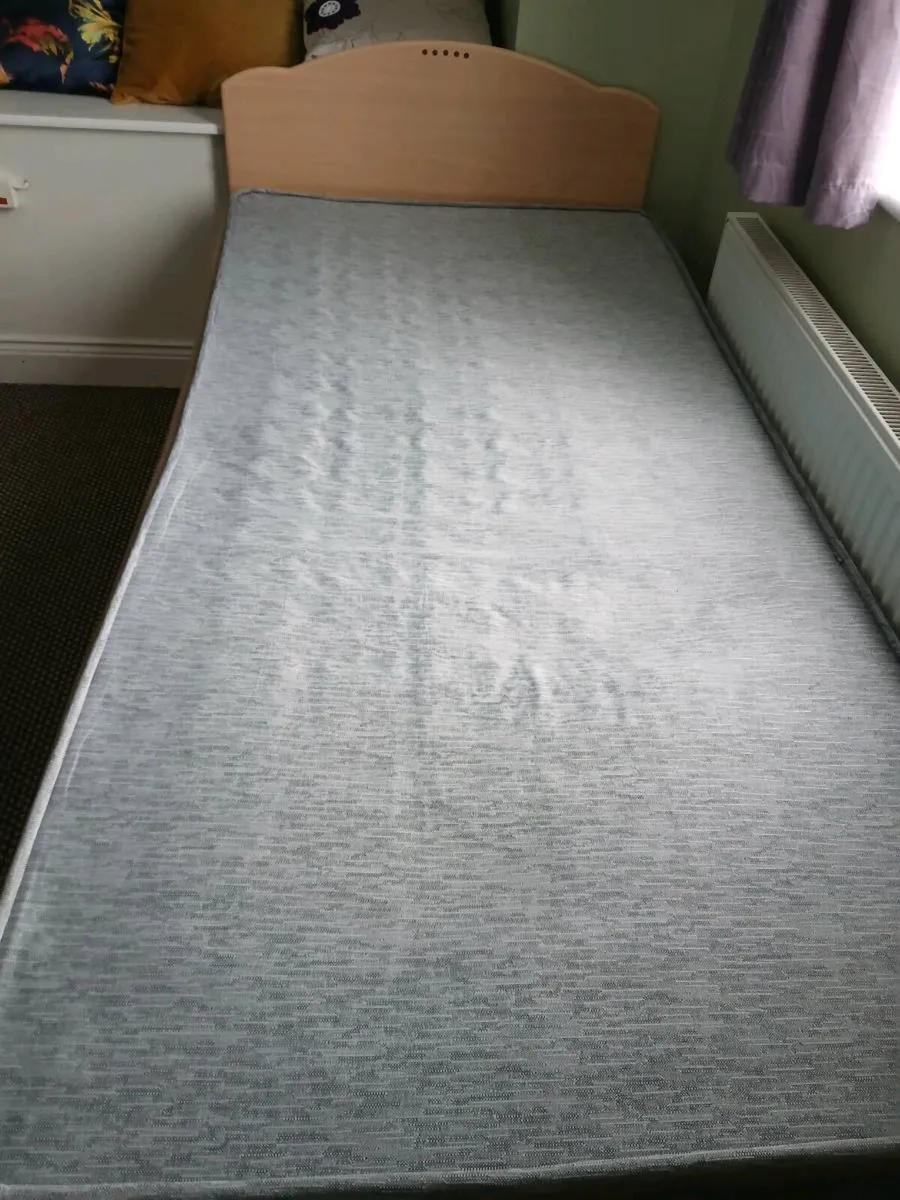 2 Single beds @ headboards - Image 2