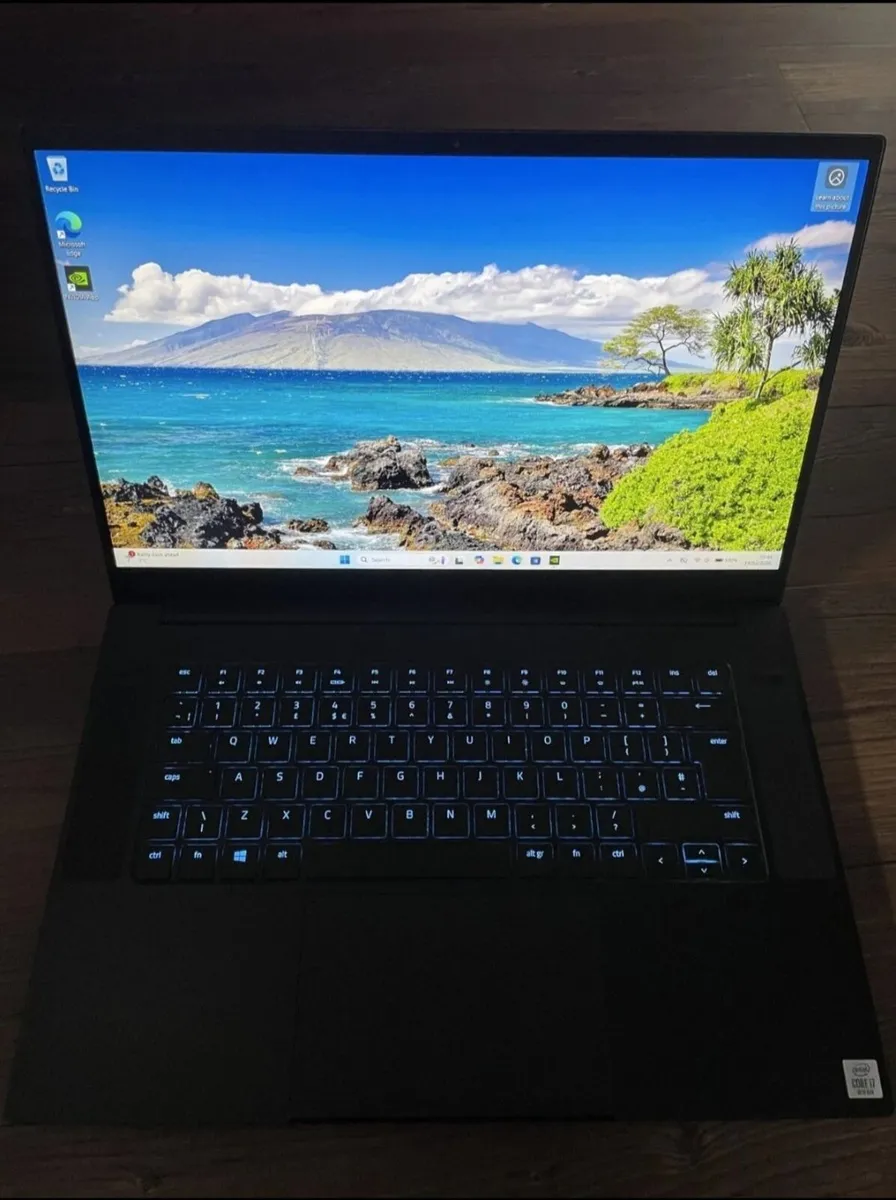 Razer Blade 15 RTX 2070 i7 144Hz 16GB - Image 1