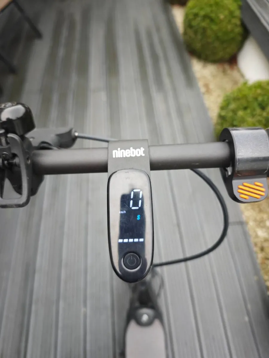 Mi electric scooter Segway Ninebot F25 - Image 3