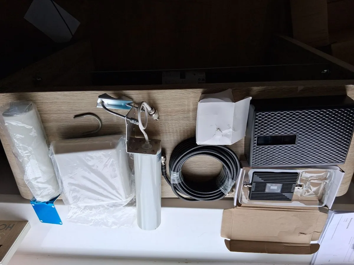 2 Mobile Phone booster + Satellite - Image 1