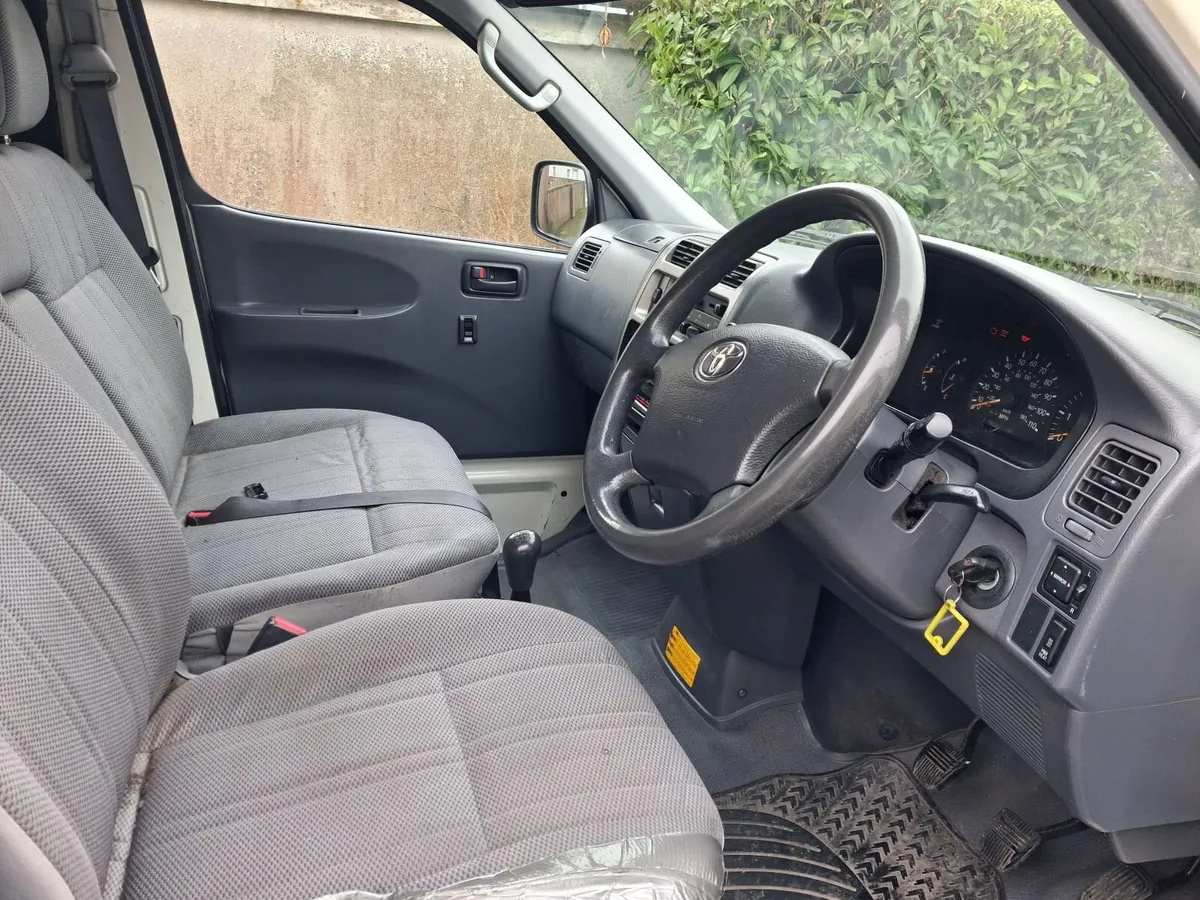 Toyota HiAce 2007 - Image 4