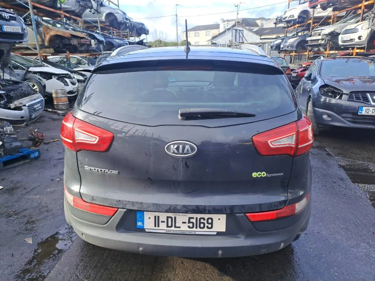 11 Kia Sportage breaking for parts - Image 3