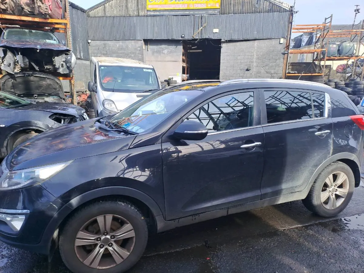 11 Kia Sportage breaking for parts - Image 4