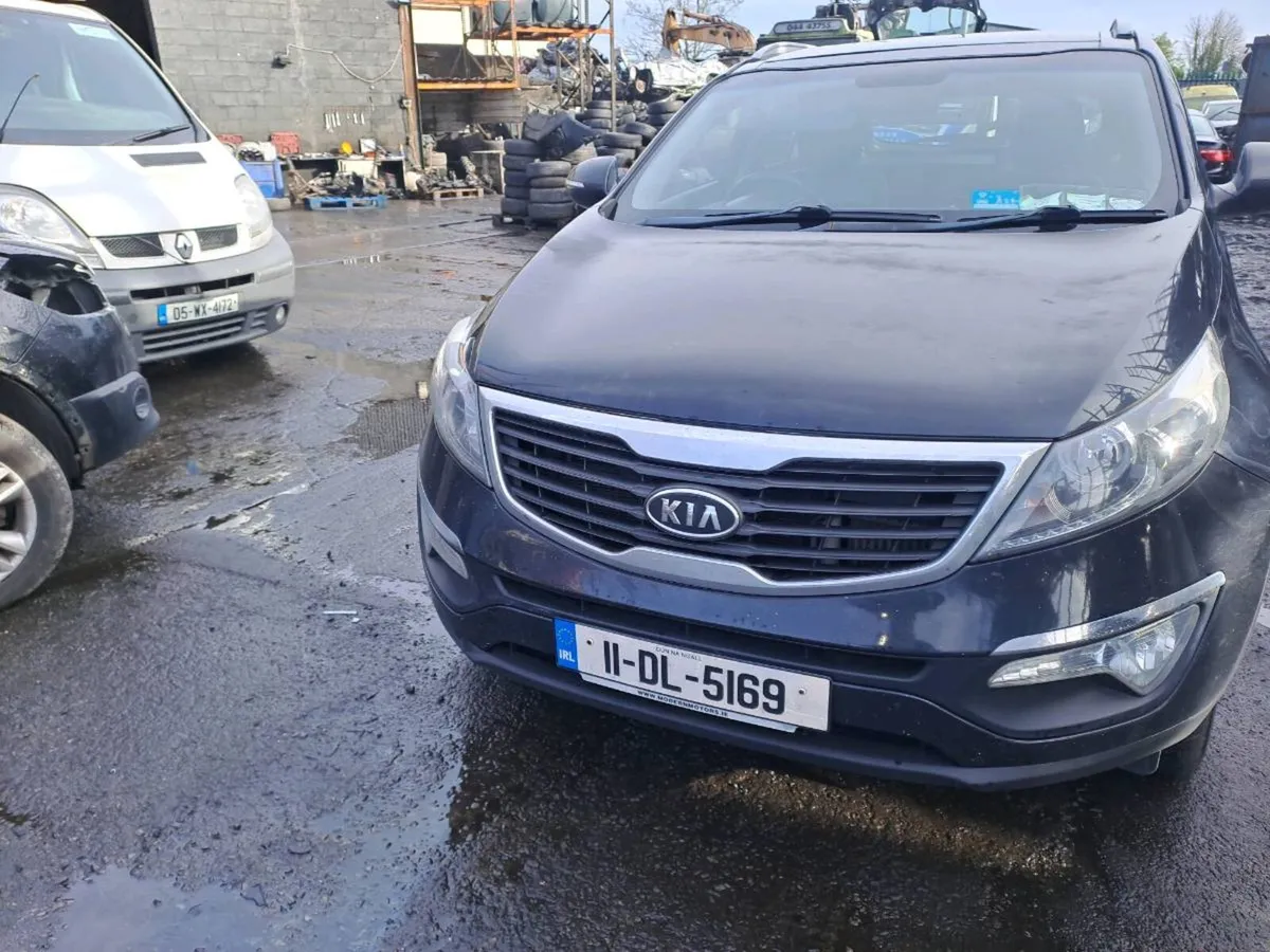 11 Kia Sportage breaking for parts - Image 1