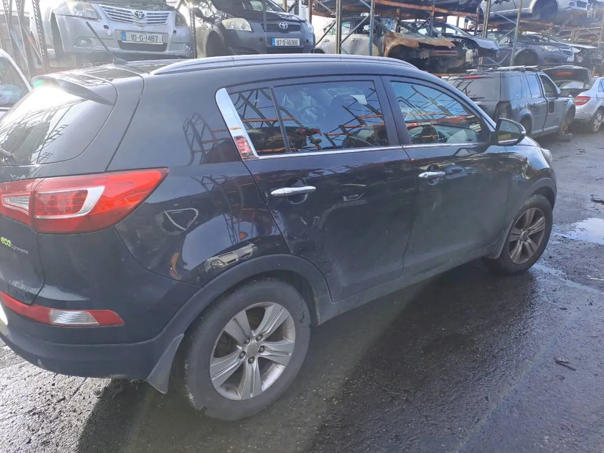 11 Kia Sportage breaking for parts - Image 2
