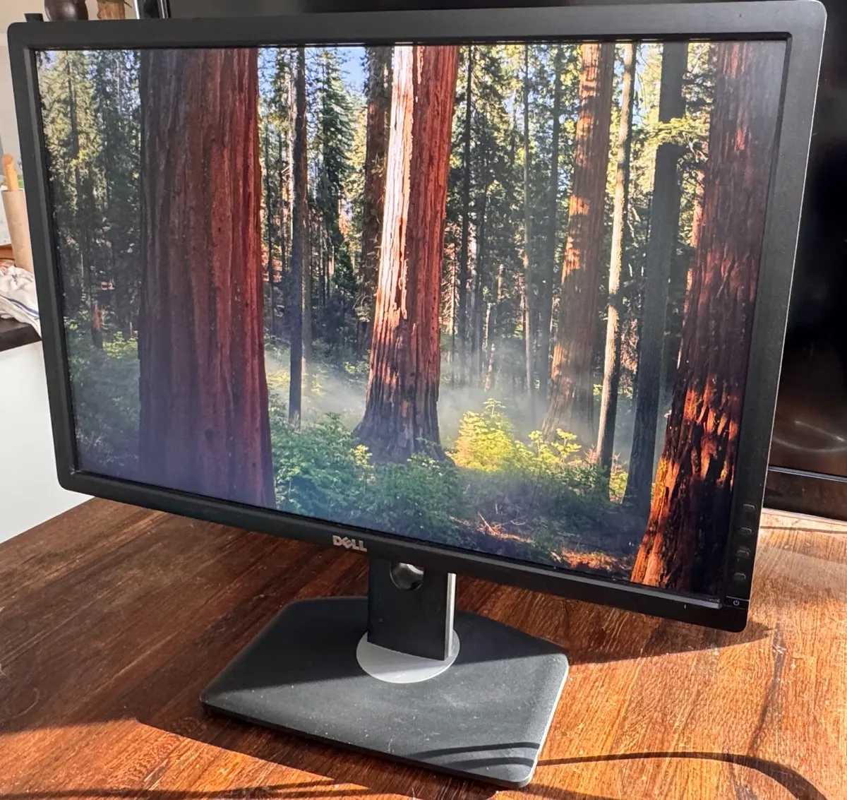 Dell U2412M 24” Monitor – Height Adjustable – €80 - Image 4