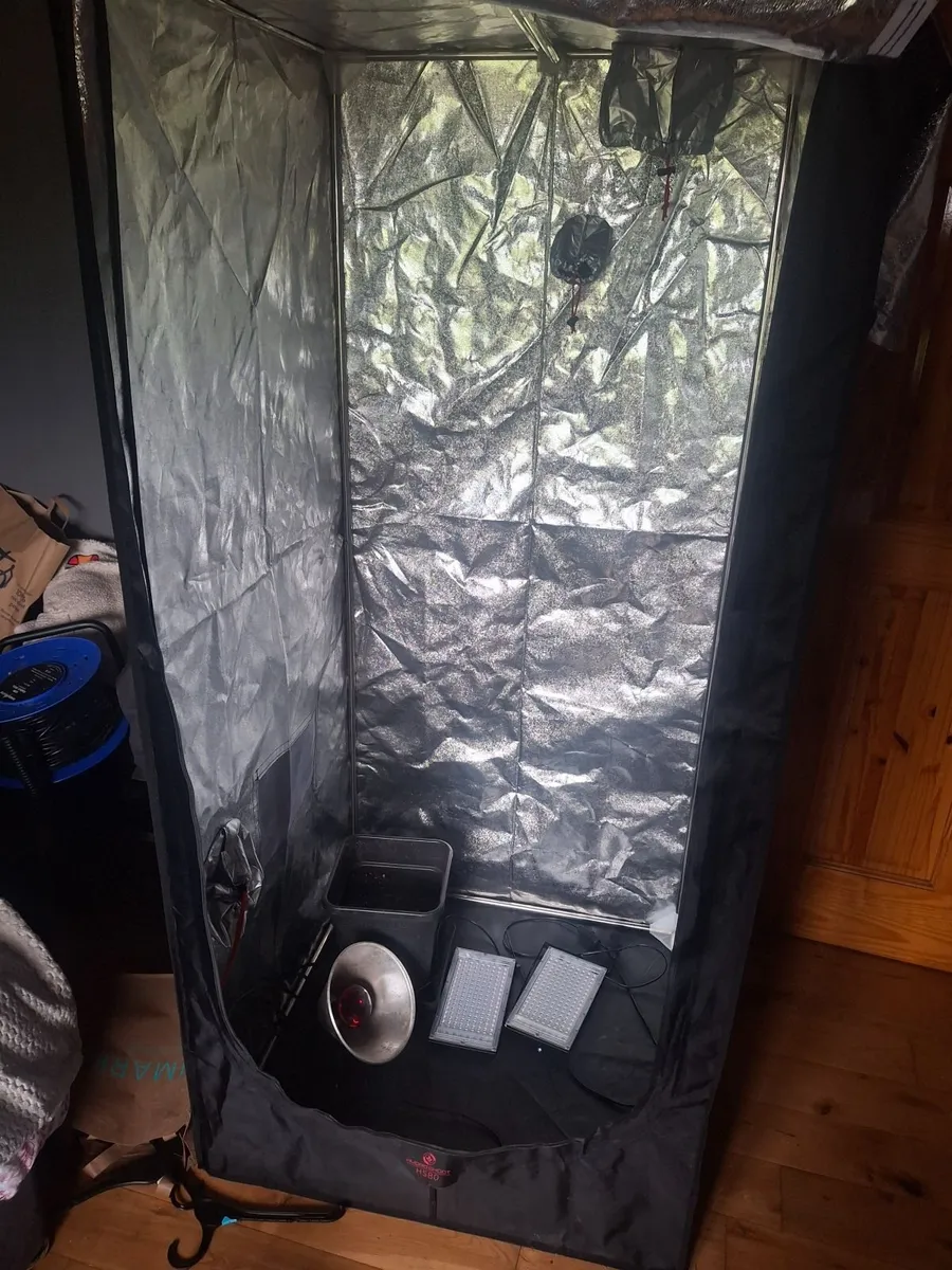Grow tent - Image 1
