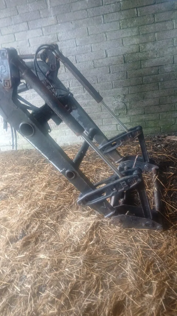 Front loader - Image 1