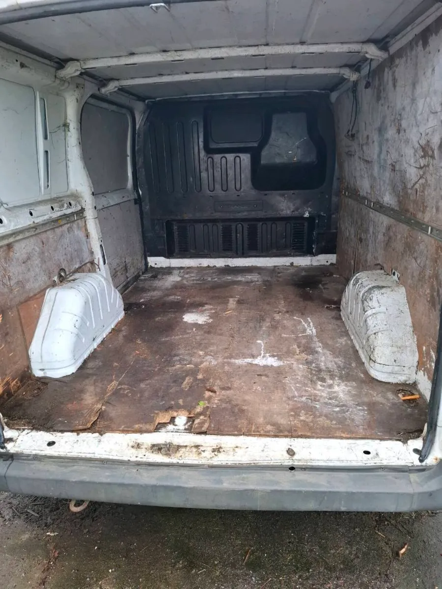 Ford transit T280 100 FWD 5DR - Image 4