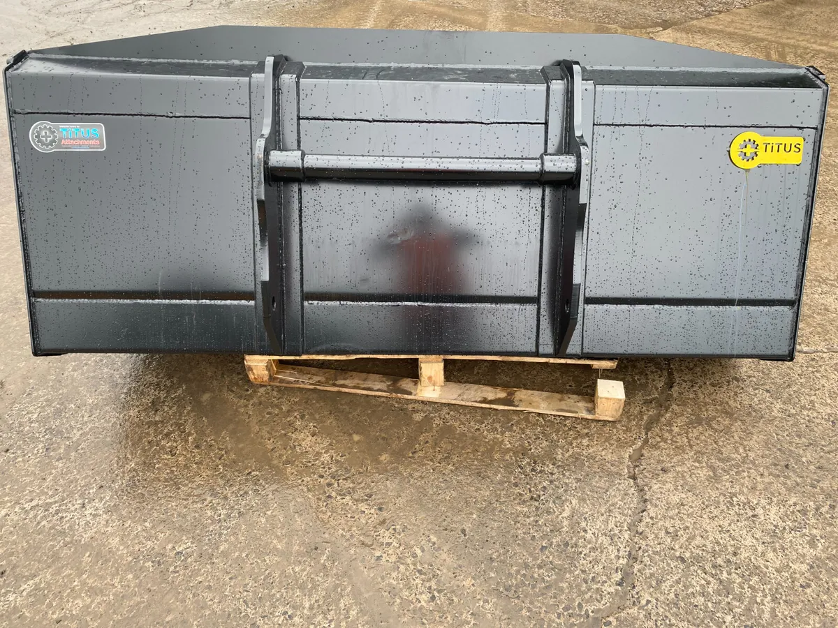 Titus 7ft GP Bucket with Manitou Pickup - Image 3