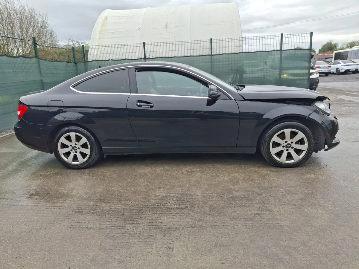 152 Mercedes C-Class Automatic - Image 4