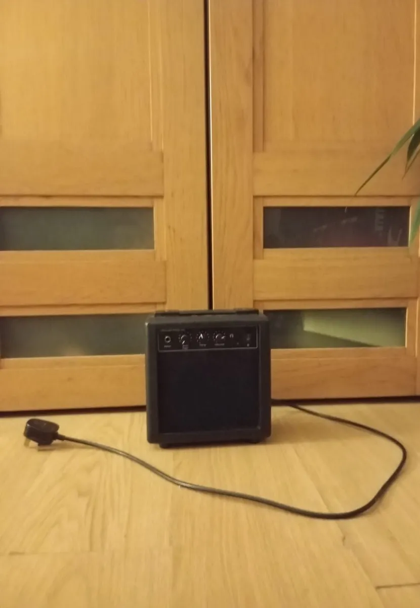 Electric Guitar - Image 2