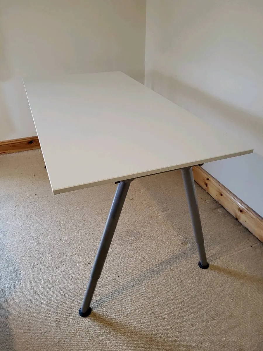 Large Desk, white, steel legs, great condition - Image 2
