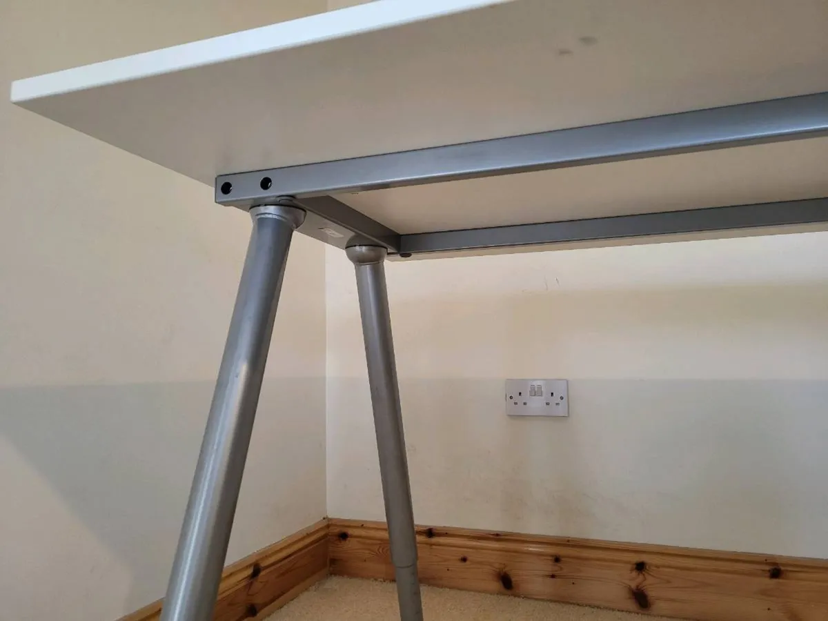 Large Desk, white, steel legs, great condition - Image 4