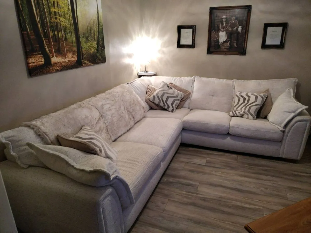 Corner sofa - Image 1
